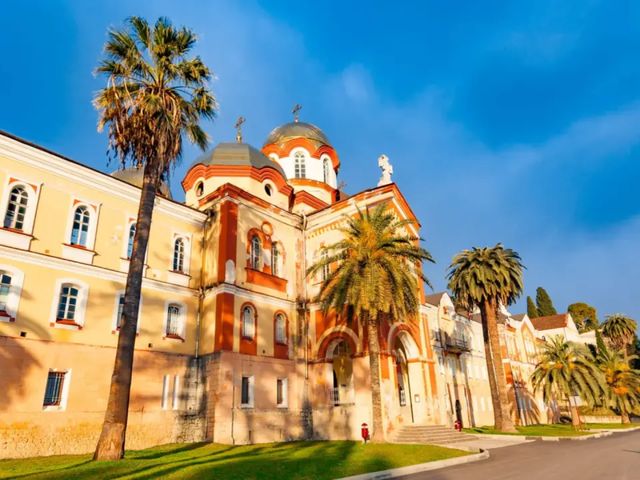 Обзорная экскурсия из Сухума в Новый Афон: истоки христианства