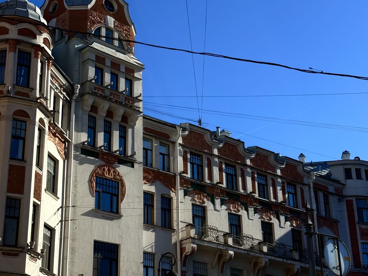 Групповая обзорная экскурсия по Каменноостровскому проспекту - групповая экскурсия в Санкт-Петербурге пешком длительностью 1.5 часа с количеством участников более 20 человек цена экскурсии 1000₽