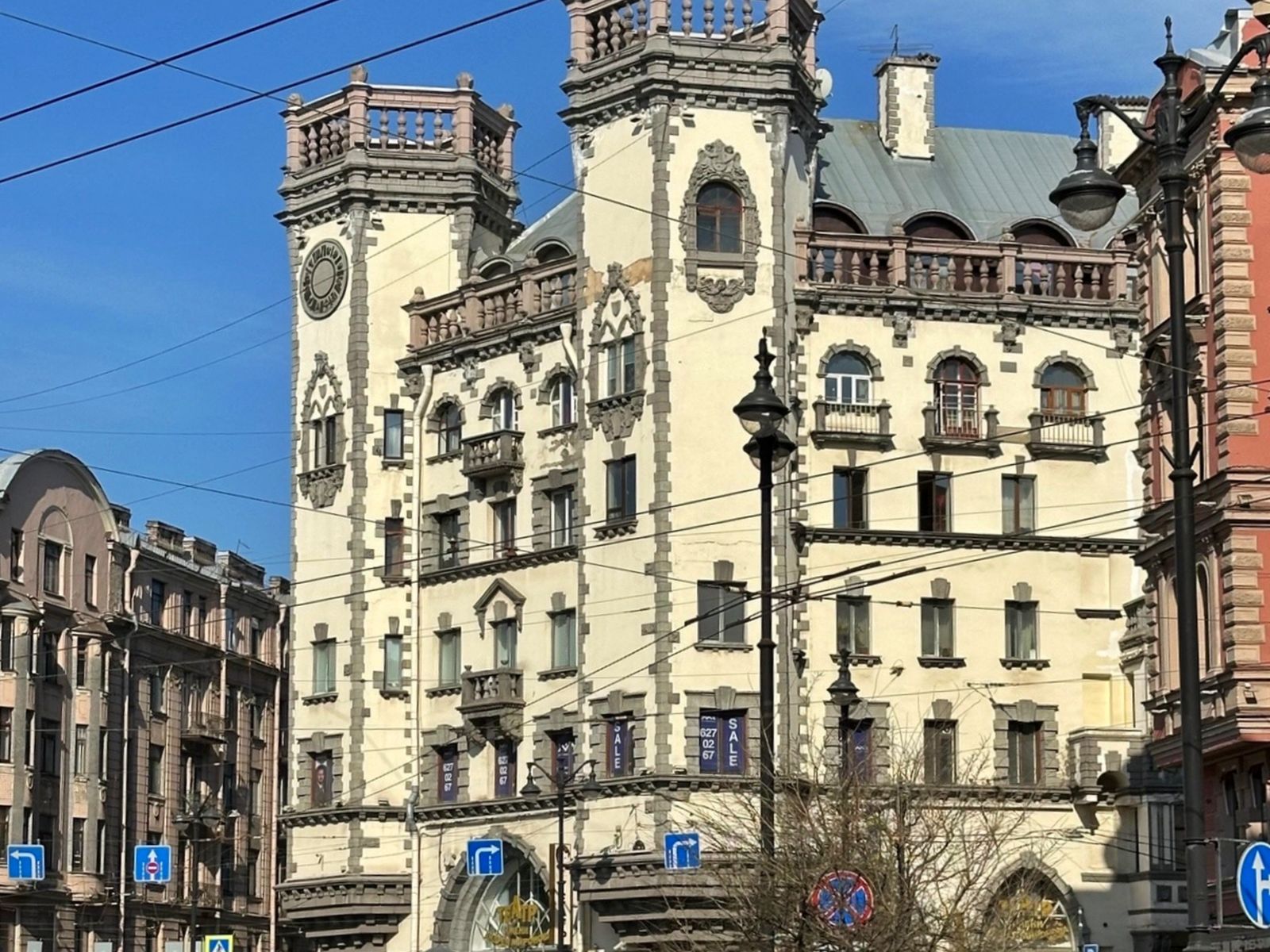 Самый известный дом Петроградской стороны 