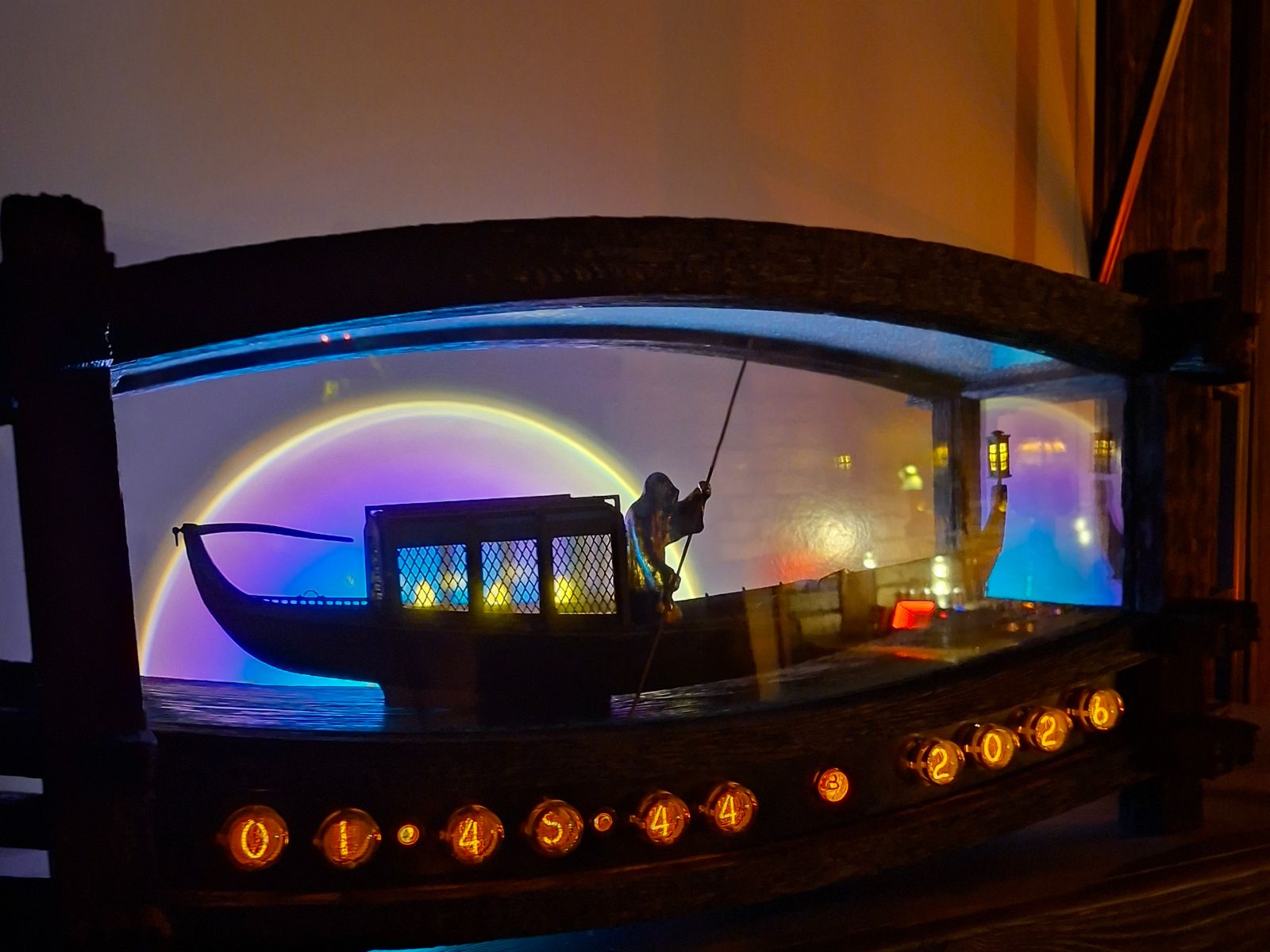 Ладья Харона на рассвете. Ламповые часы