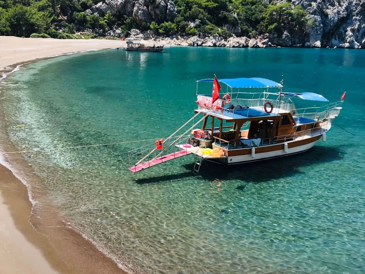 Морская прогулка из Кемера в голубые лагуны Порто-Дженевиз - групповая экскурсия в Кемере длительностью 9 часов с количеством участников более 20 человек цена экскурсии 55€