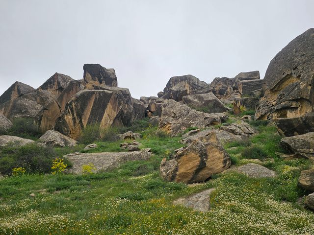 Групповая экскурсия из Баку в Гобустан и Апшеронский полуостров