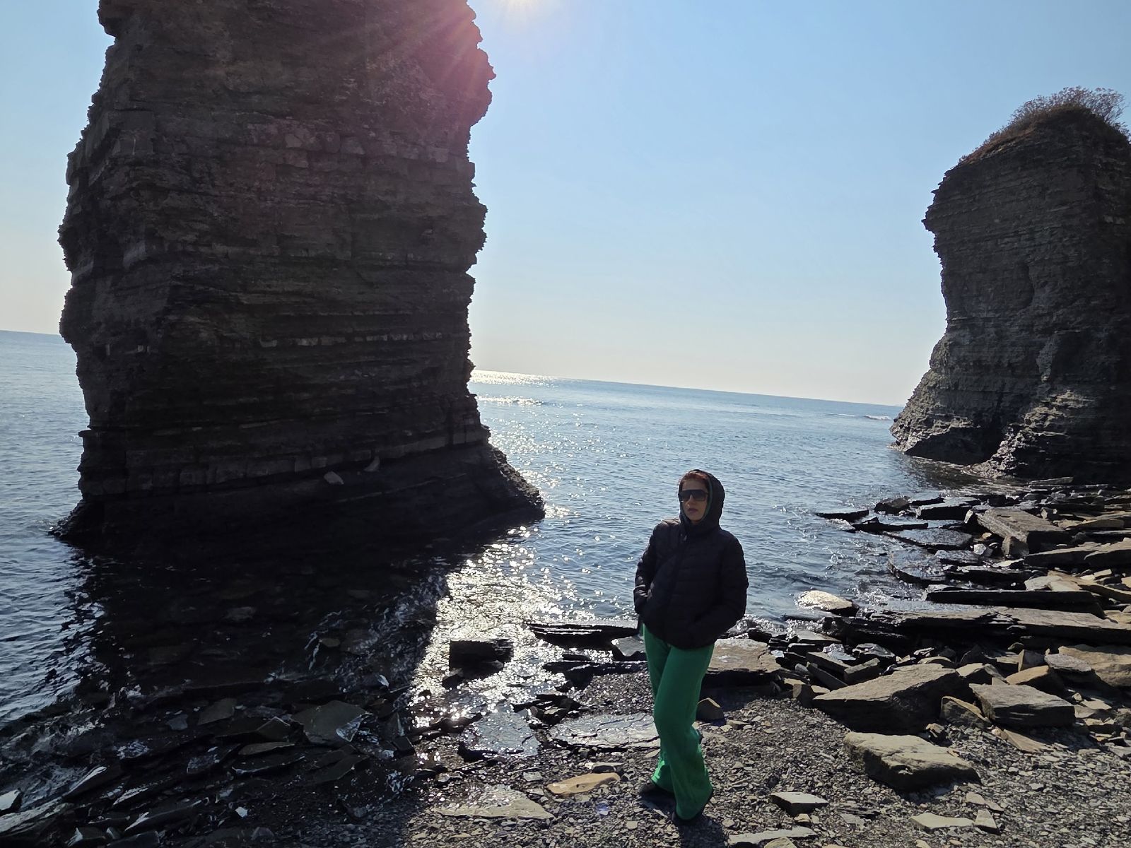 Бухта Чернышева с величественными кекурами