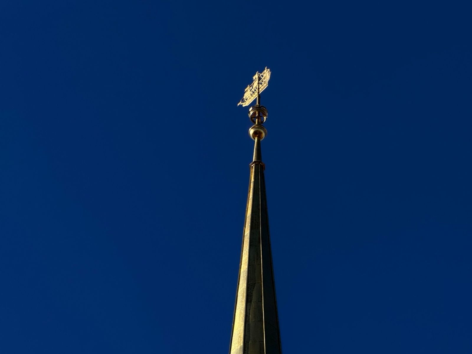 Кораблик на Адмиралтейской игле 