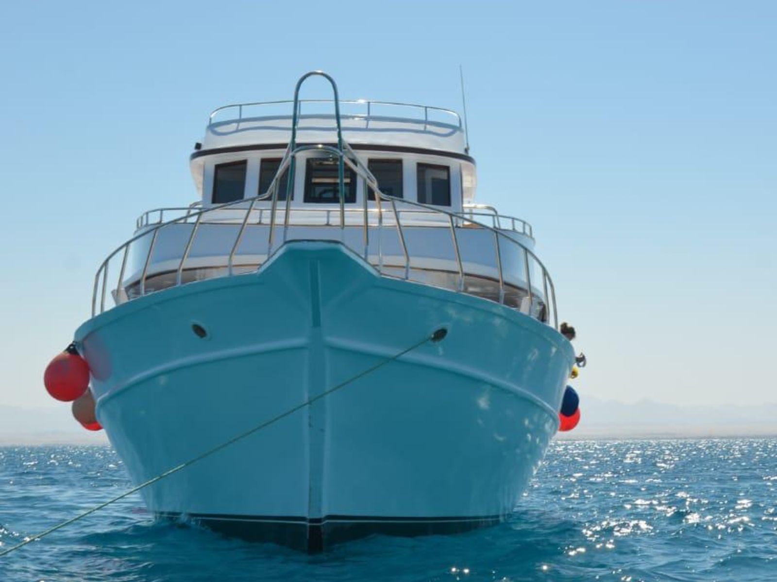 Яхта в Красном море  