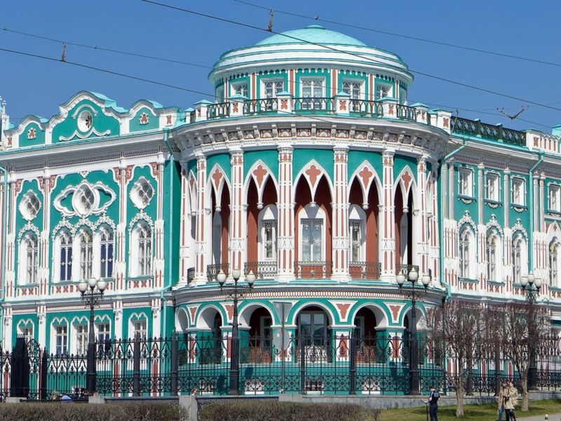 Индивидуальная пешая экскурсия по Екатеринбургу купеческому - индивидуальная экскурсия в Екатеринбурге пешком длительностью 3 часа с количеством участников до 20 человек цена экскурсии 4000₽