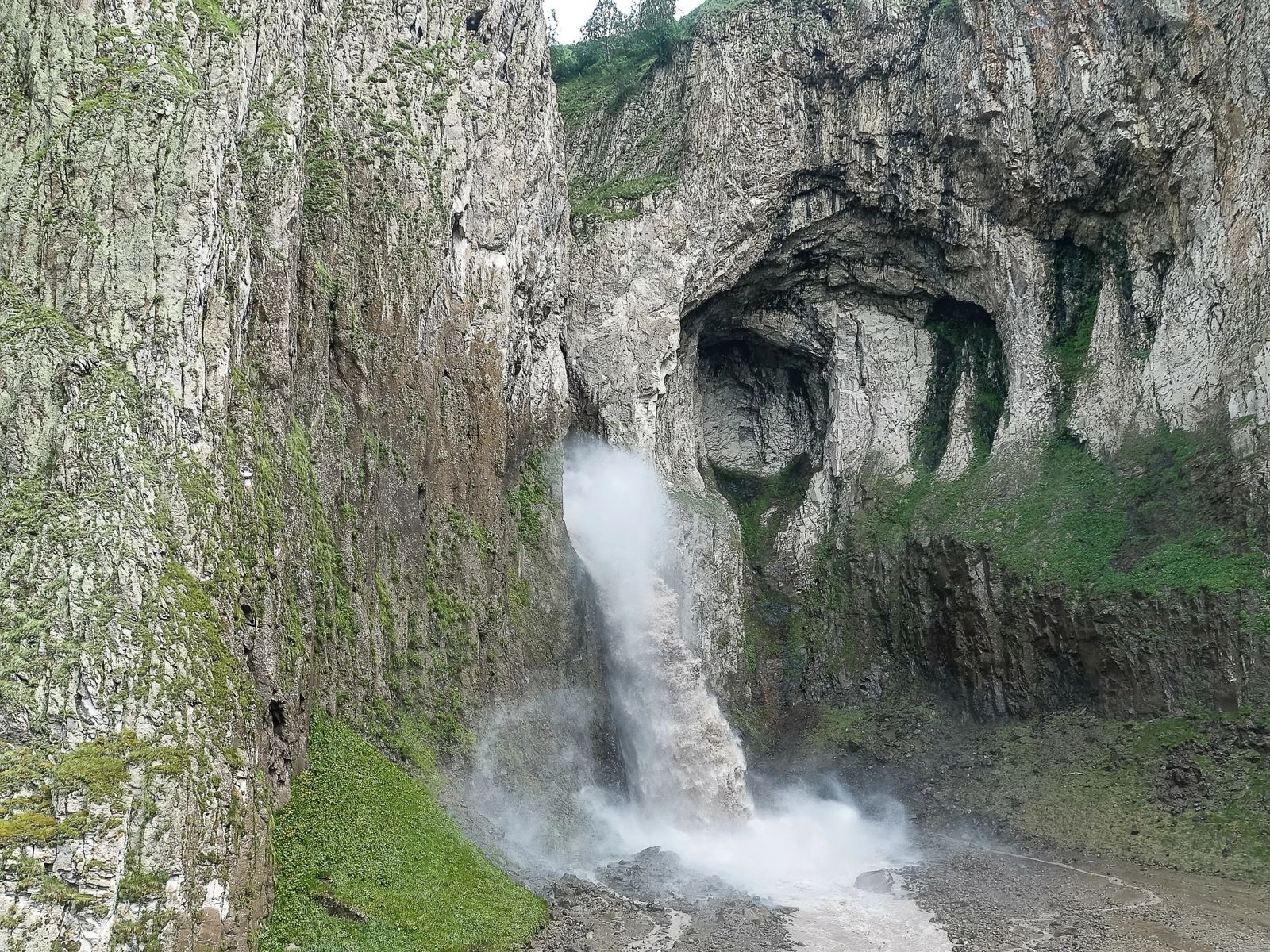 Джилы-Су. Водопад Каракая
