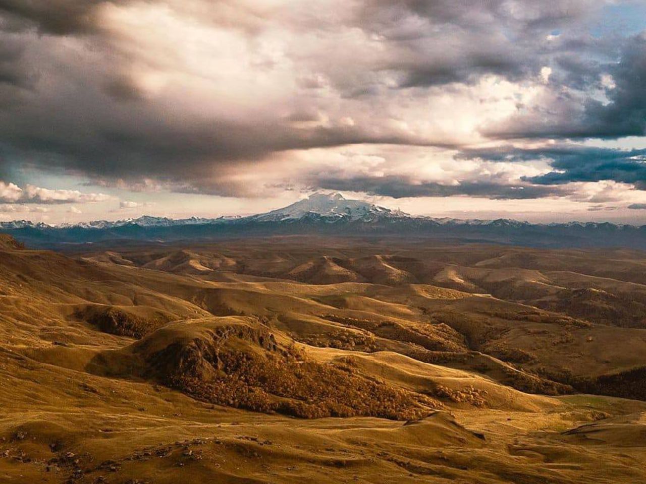 3-дневный тур "Жемчужины Кавказа: Эльбрус, Джилы-Су и Бермамыт" - групповая экскурсия в Кисловодске на автобусе длительностью более 12 часов с количеством участников до 7 человек цена экскурсии 28000₽