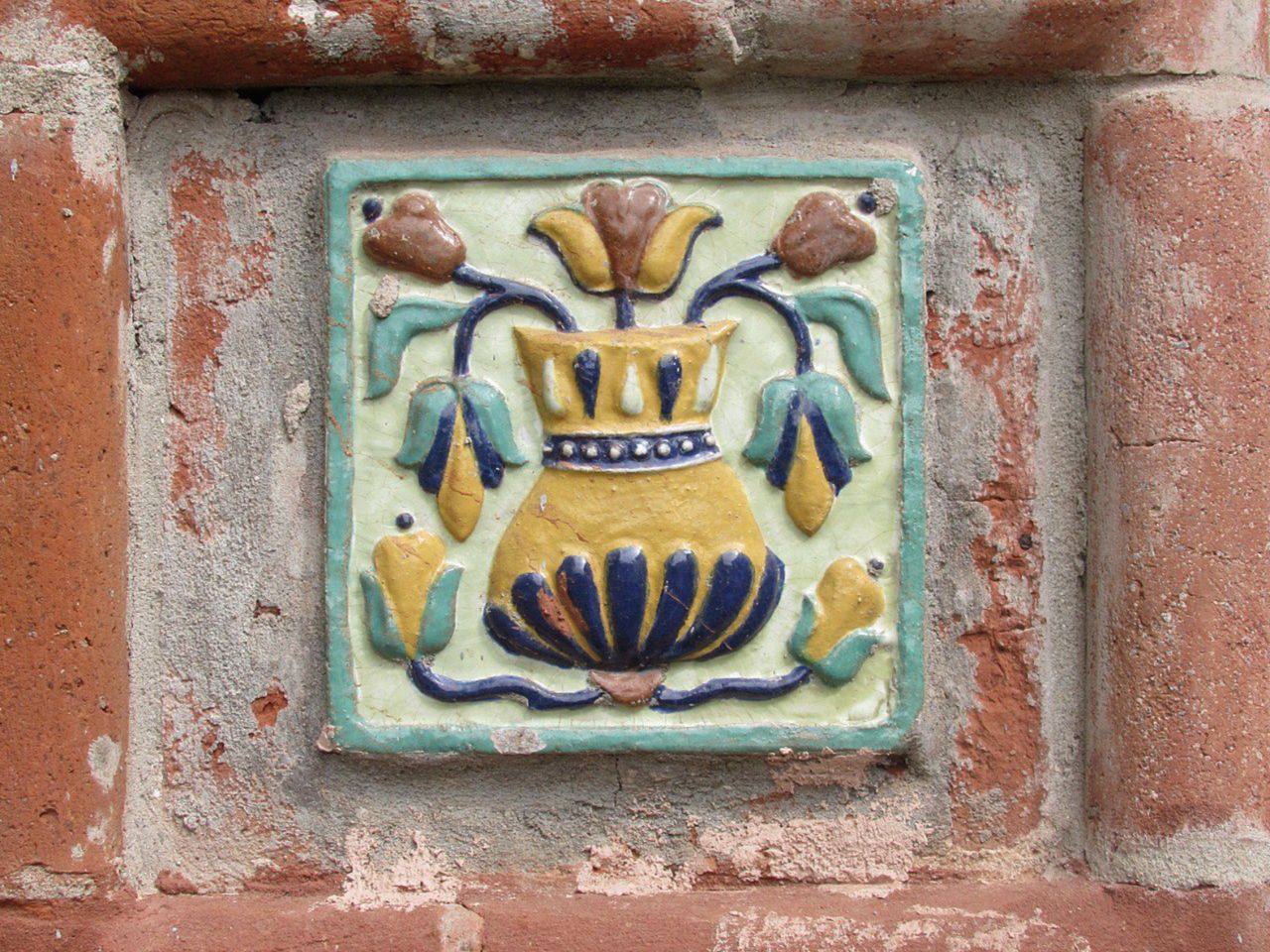 Экскурсия про ярославские изразцы: прекрасная песня XVII века - индивидуальная экскурсия в Ярославле на машине гостей длительностью 2 часа с количеством участников до 6 человек со скидкой 5% цена экскурсии 5700₽