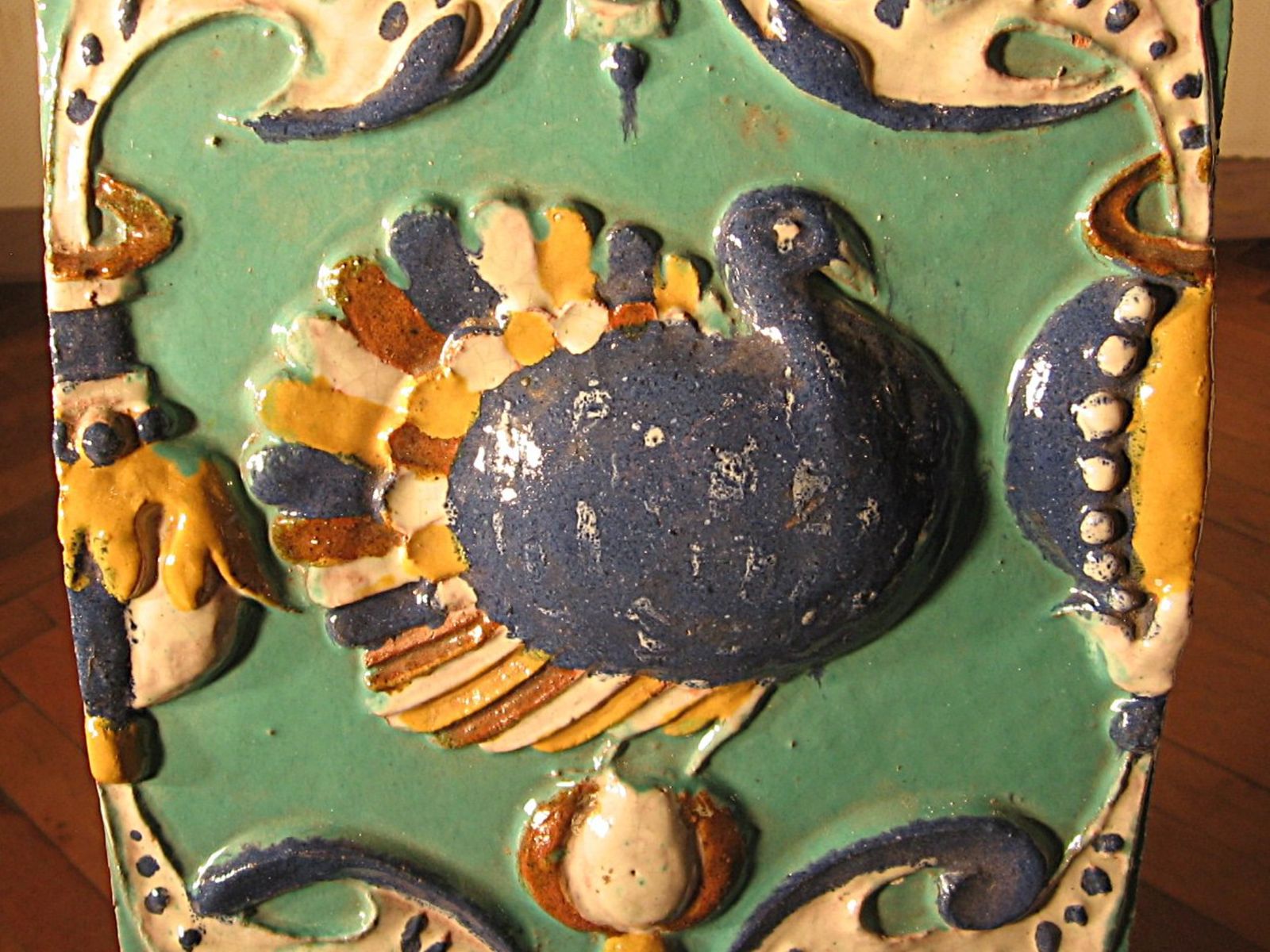 Павлин - райская птица на фасаде ярославского храма