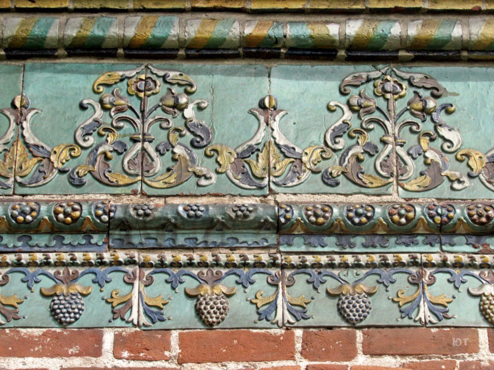 Изразцовый карниз