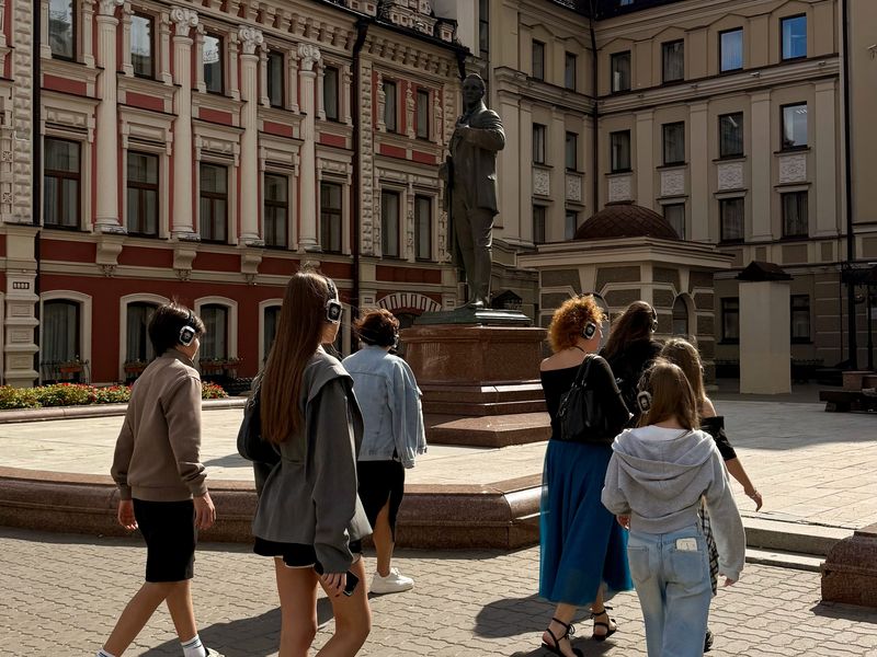 Групповая экскурсия-прогулка по улице Баумана и Казанскому кремлю - групповая экскурсия в Казани пешком длительностью 1.5 часа с количеством участников более 20 человек цена экскурсии 1000₽