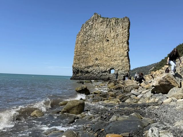 Экскурсия к скале Парус, Голубой бездне, дольмену и водопаду