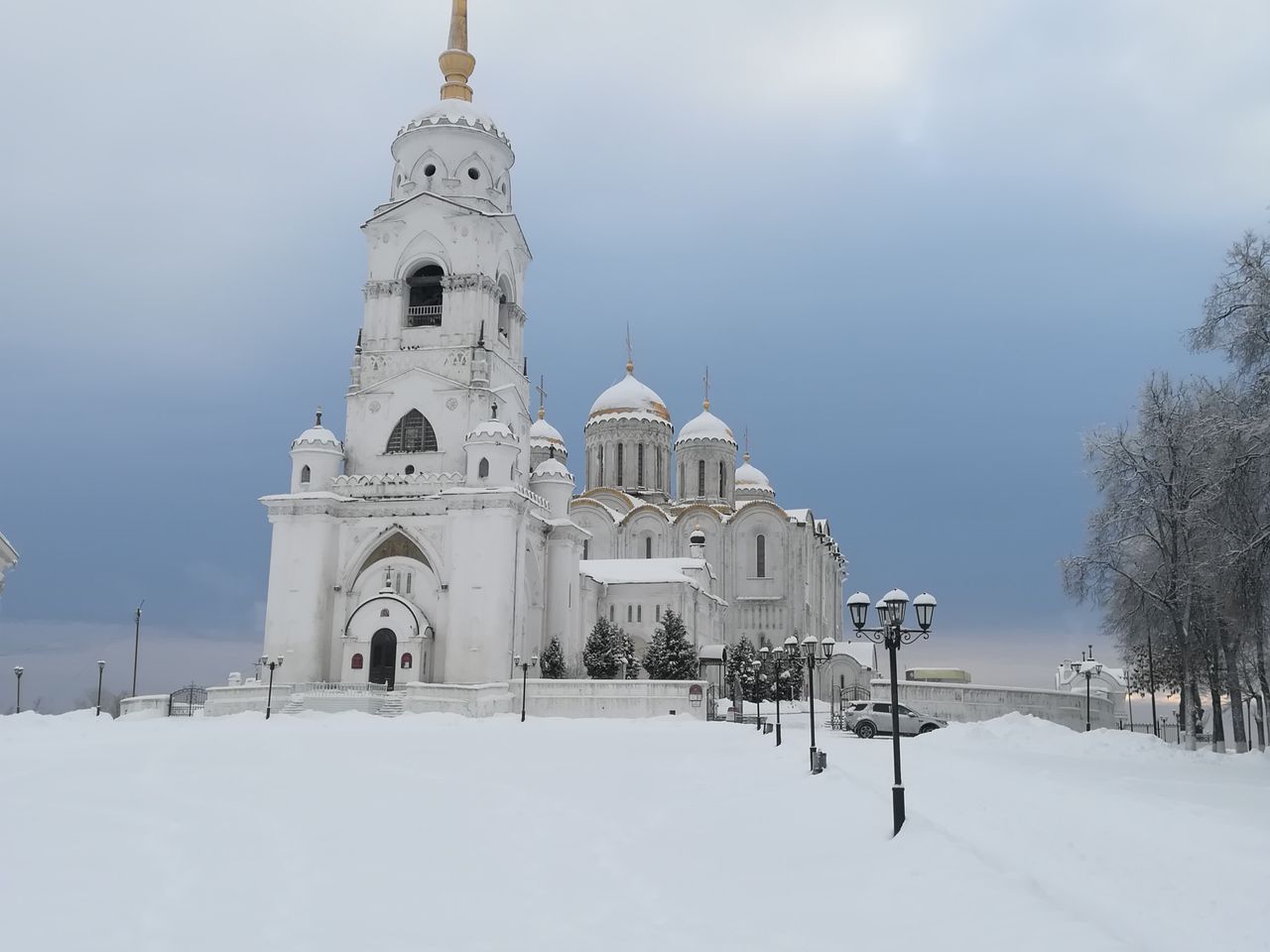 Экскурсия "Белокаменное зодчество Владимира + Боголюбово" - индивидуальная экскурсия во Владимире на машине гостей длительностью 4 часа с количеством участников до 7 человек цена экскурсии 10500₽
