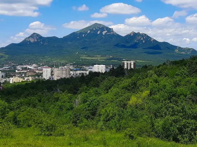 Панорамы Пятигорска: экскурсия от места дуэли поэта до некрополя