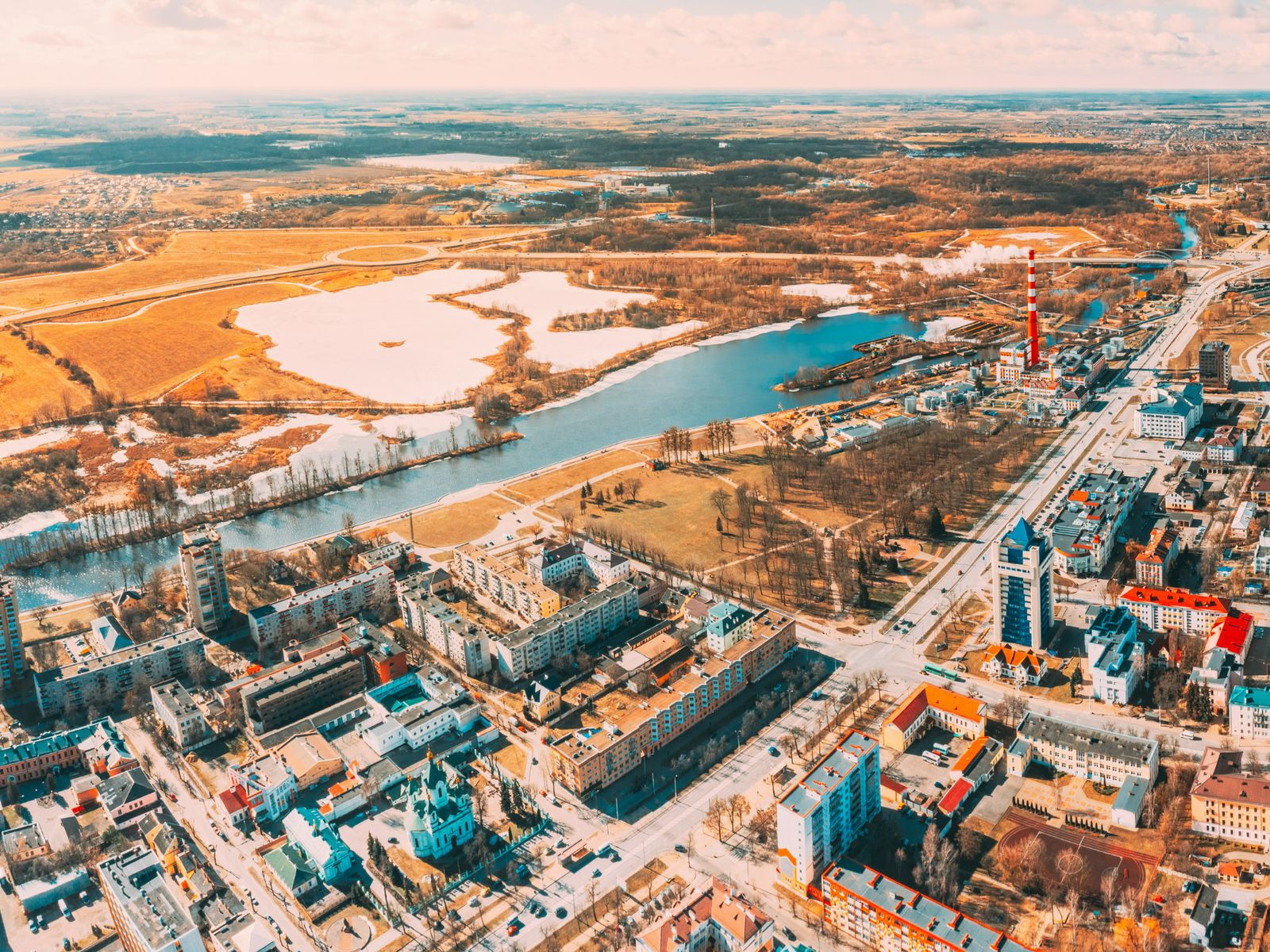 Фотосток Брест, Беларусь. Городской пейзаж Бреста в весенний день