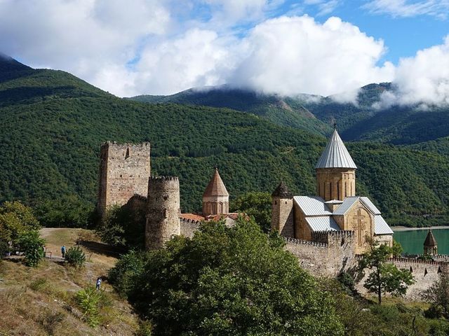 Экскурсия из Тбилиси по Военно-Грузинской дороге в Казбеги — фото 3