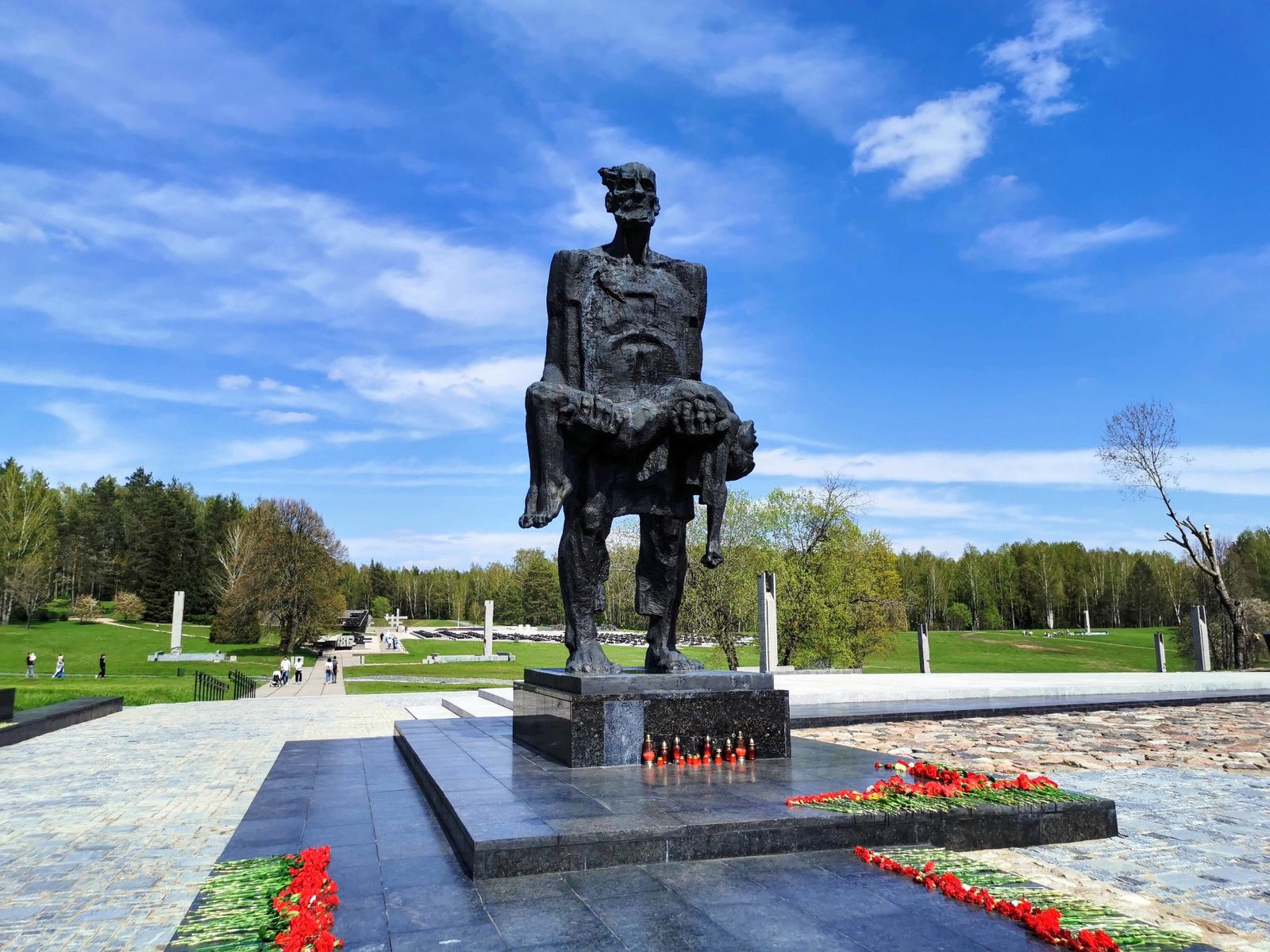 Статуя "Непокорный человек"
