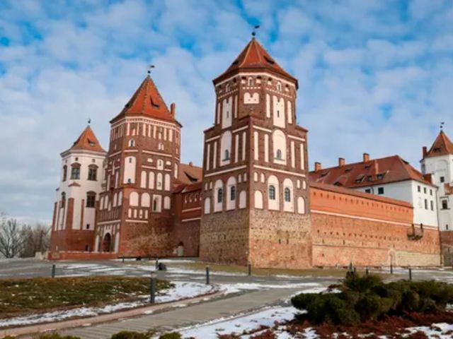 2 дня в Беларуси: экскурсия в Минске + трансфер в Несвиж и Мир — фото 3
