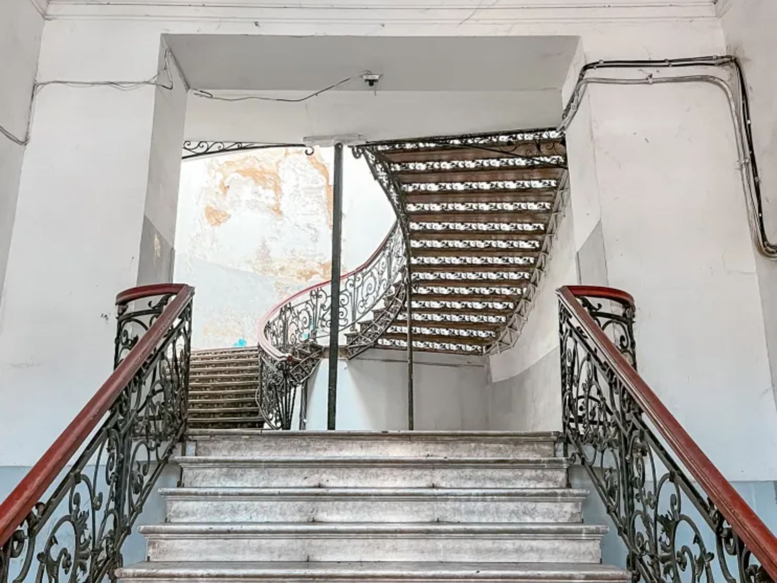 Красивая лестница в Сололаки