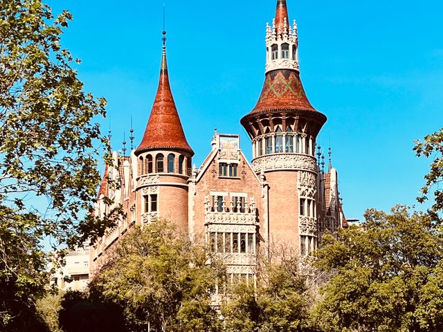 Зачарованные модерном: экскурсия о символах и секретах Эшампле — фото 3