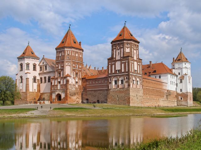 Индивидуальная экскурсия из Минска в Мирский и Несвижский замки