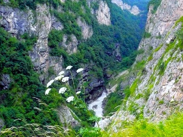 Групповая экскурсия "Чегемские водопады, Голубое озеро, Аушигер" — фото 3