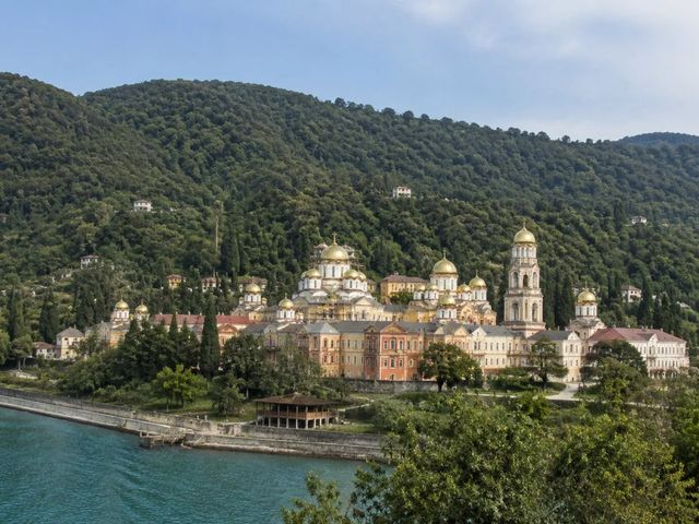 Экскурсия: "Золотое кольцо Абхазии": Гагра, Рица и Новый Афон