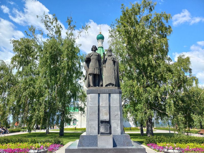 Памятник