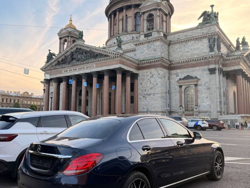 Поездка по Петербургу на Mercedes: яркие локации, клубы и драйв - индивидуальная экскурсия в Санкт-Петербурге на машине гида длительностью 6 часов с количеством участников до 3 человек цена экскурсии 12000₽