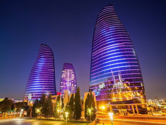 Огни большого города: групповая экскурсия по ночному Баку
