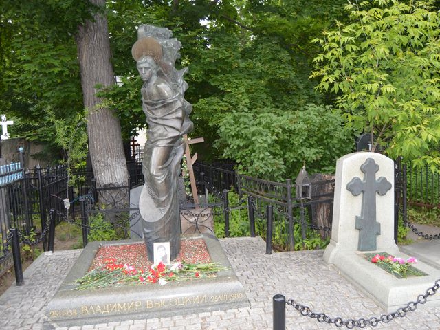 В.С. Высоцкий и его время — экскурсия по Ваганьковскому кладбищу — фото 3