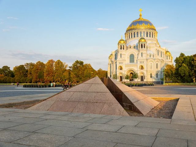 Автомобильная экскурсия в Петергоф и Кронштадт из Петербурга — фото 2