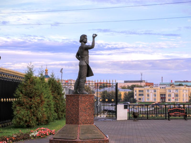 Памятник Левше
