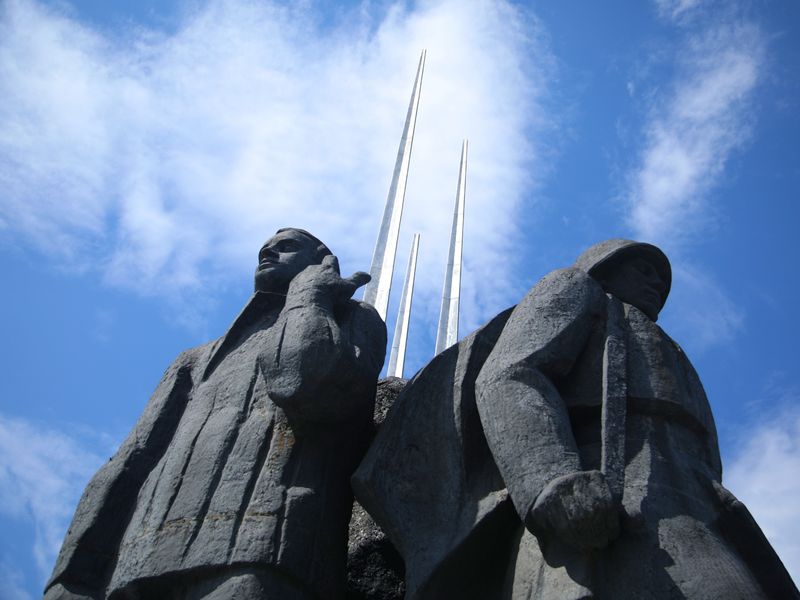 Мемориальный комплекс "Три штыка"
