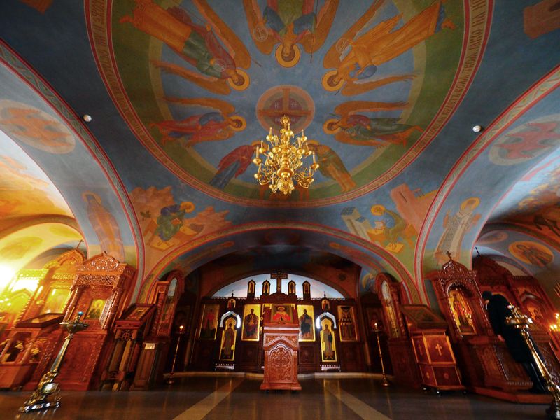 В храме