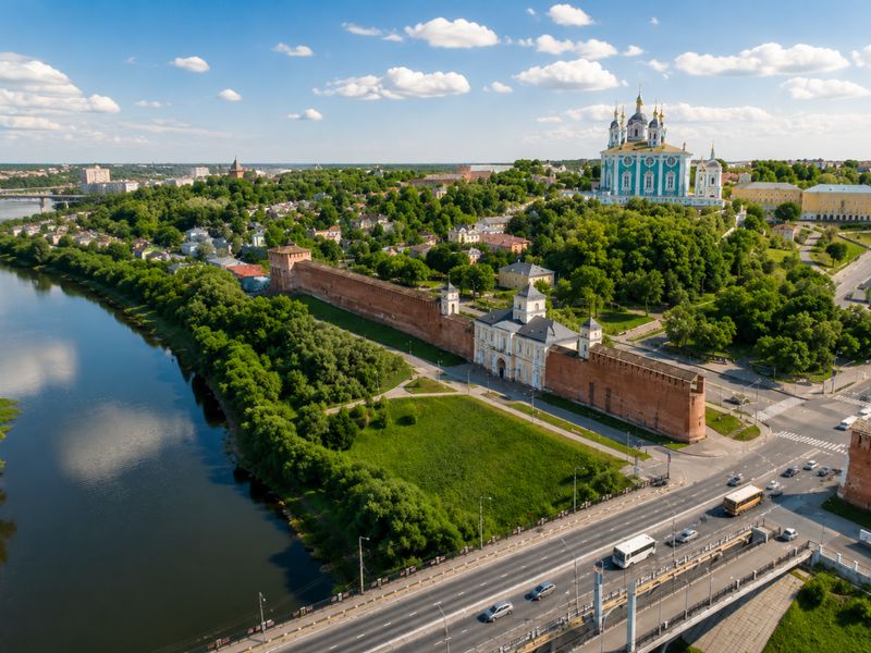 Индивидуальная авторская экскурсия «Альтернативный Смоленск» - индивидуальная экскурсия в Смоленске на машине гида длительностью 3 часа с количеством участников до 10 человек цена экскурсии 8700₽