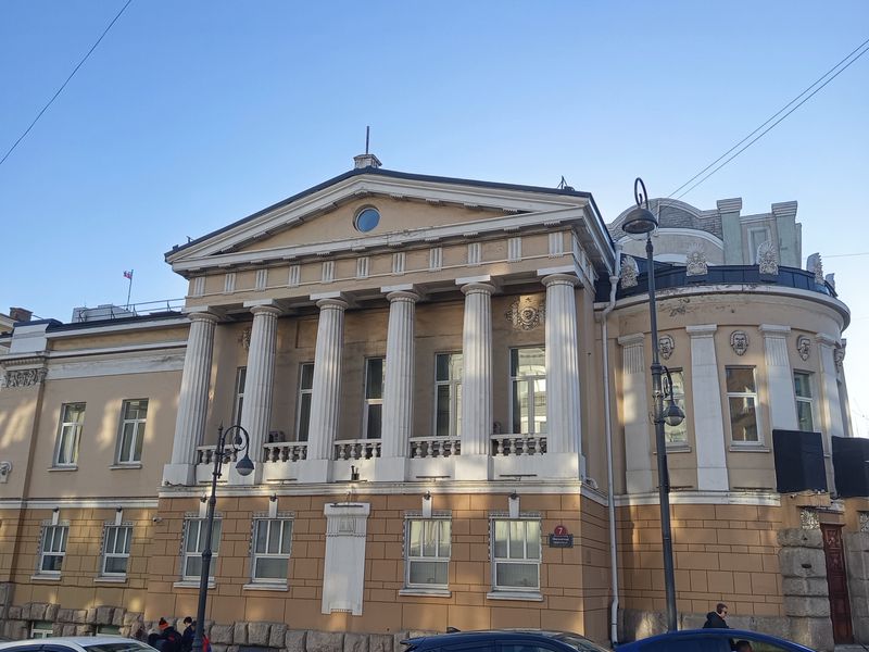 Групповая экскурсия во Владивостоке: Маленький приморский Вавилон - групповая экскурсия во Владивостоке пешком длительностью 2 часа с количеством участников до 10 человек со скидкой 10% цена экскурсии 1800₽