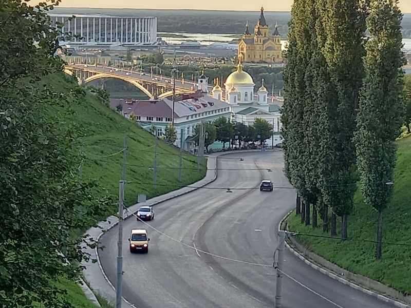 Вид на Стрелку с пешеходного мостика