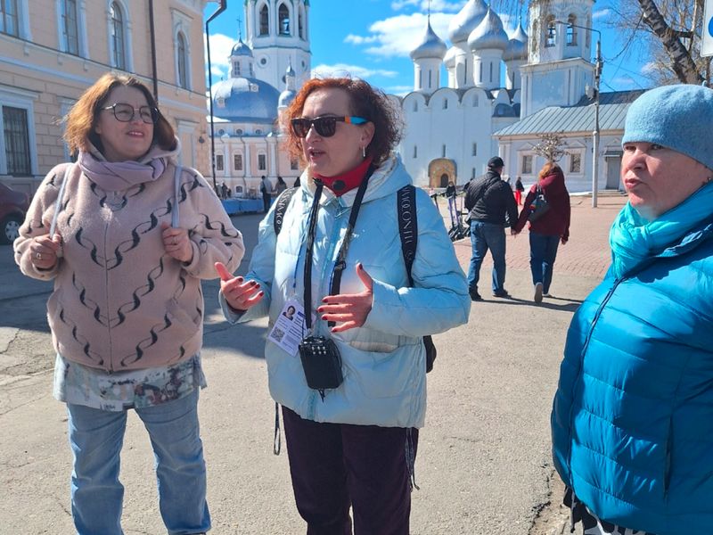 Какие тайны хранят подвалы храма Александра Невского? Что нашли реставраторы под слоями советской штукатурки в Воскресенском соборе?
Какая легенда связывает Петра I и колокольню Софийского собора? И какова сейчас ее высота?