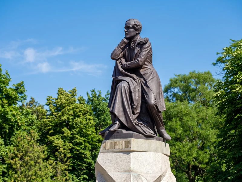Изображение создано ИИ. Памятник М.Ю. Лермонтову в Пятигорске