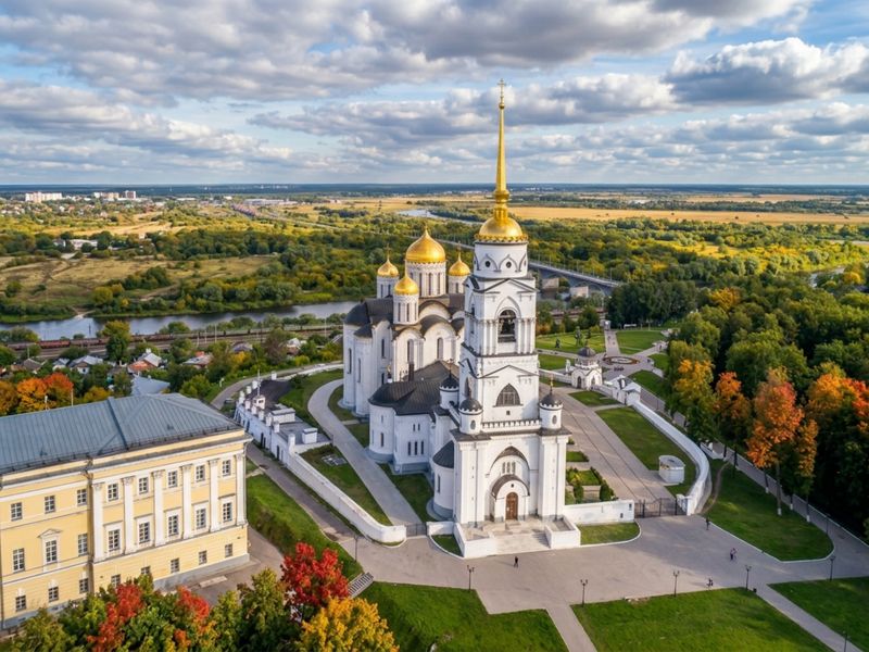 Автопрогулка по Владимиру-на-Клязьме - индивидуальная экскурсия во Владимире на машине гида длительностью 3.5 часа с количеством участников до 4 человек цена экскурсии 8000₽
