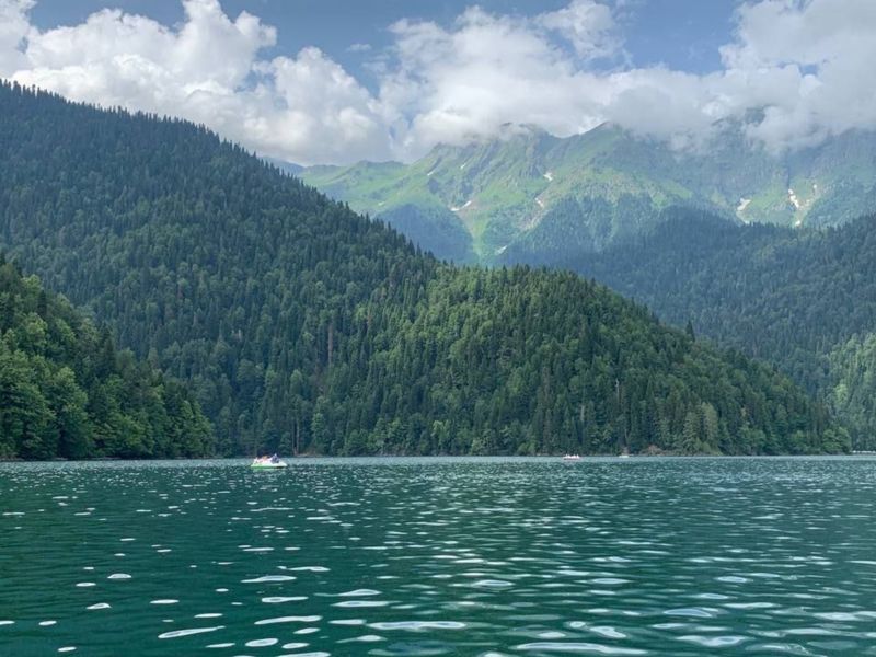 Групповая экскурсия в Гагру, Рицу и Новый Афон за 1 день - групповая экскурсия в Сочи на автобусе длительностью более 12 часов с количеством участников до 19 человек цена экскурсии 2200₽