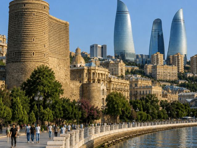 Экскурсия в Старом Баку, танкер-музей Сураханы+прогулка на каяках — фото 2
