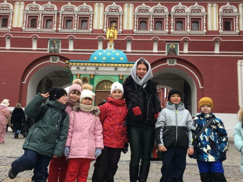 С участниками