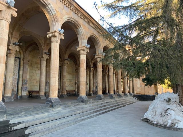 Вино, скалы и святыни: магия Хор Вирапа, Нораванка и Джермука — фото 2