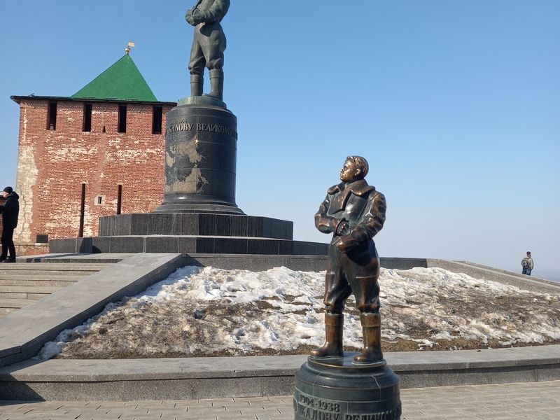 Памятник Чкалову