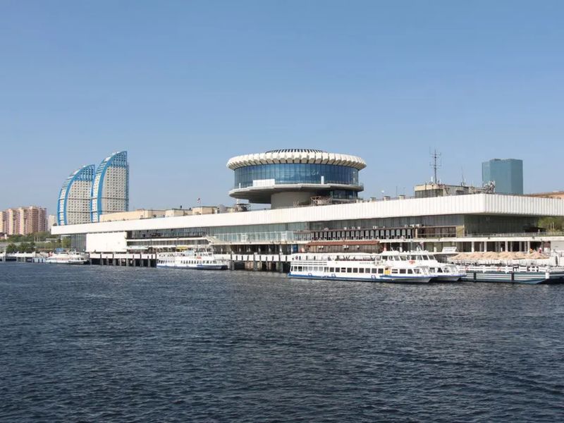 Индивидуальная прогулка по Волге на хаусботе или катере - индивидуальная экскурсия в Волгограде длительностью 3 часа с количеством участников до 13 человек цена экскурсии 30000₽