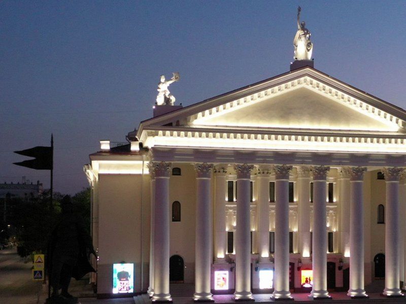 Пешеходная обзорная экскурсия "Истории центра Волгограда" - индивидуальная экскурсия в Волгограде пешком длительностью 3.5 часа с количеством участников до 6 человек цена экскурсии 4500₽