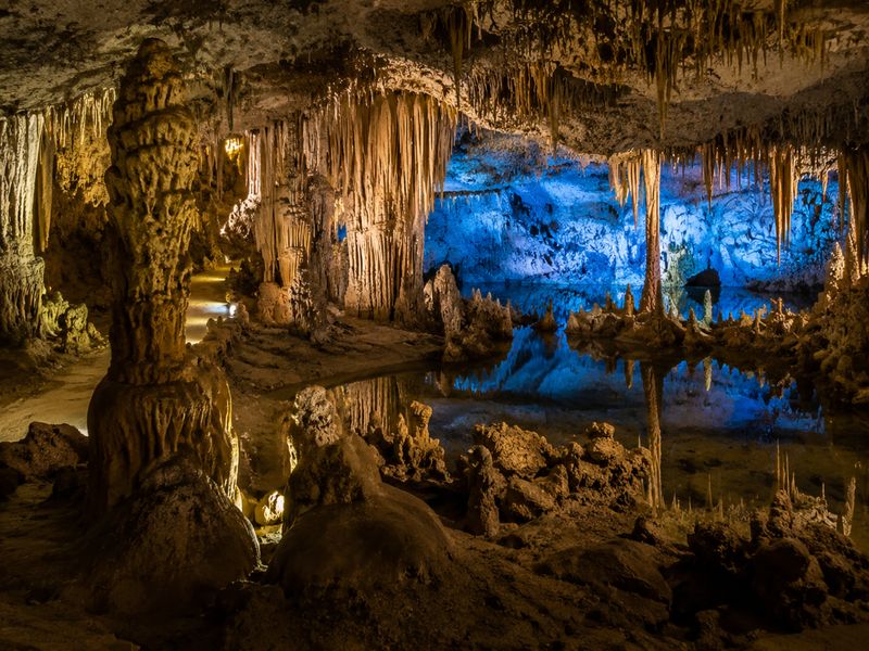 Обзорная экскурсия в пещеру Нептуна и старинный город Альгеро - индивидуальная экскурсия на Сардинии на машине гида длительностью 8 часов с количеством участников до 4 человек цена экскурсии 700€